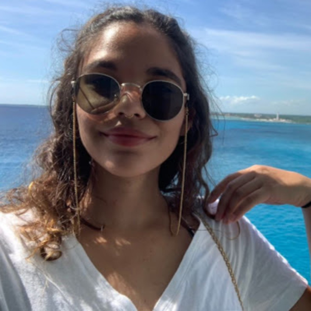 Meet your Posher, Gabriela
